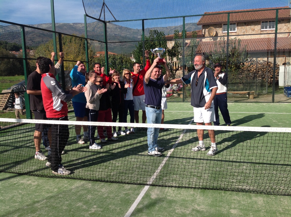 Entrega de la Copa al equipo vencedor
